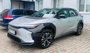Photo - Toyota bZ4X 71.4 kWh FWD 2023 White