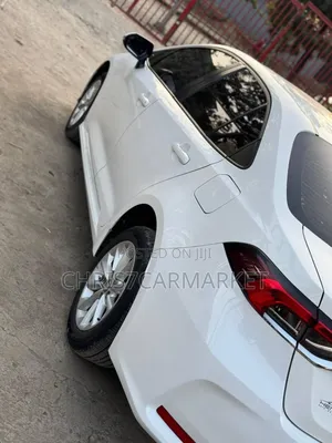 Toyota Corolla SE 2023 White