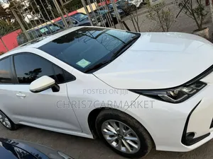 Toyota Corolla SE 2023 White