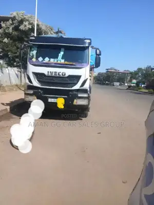 Photo - Trucker. 4m. Bank Loan