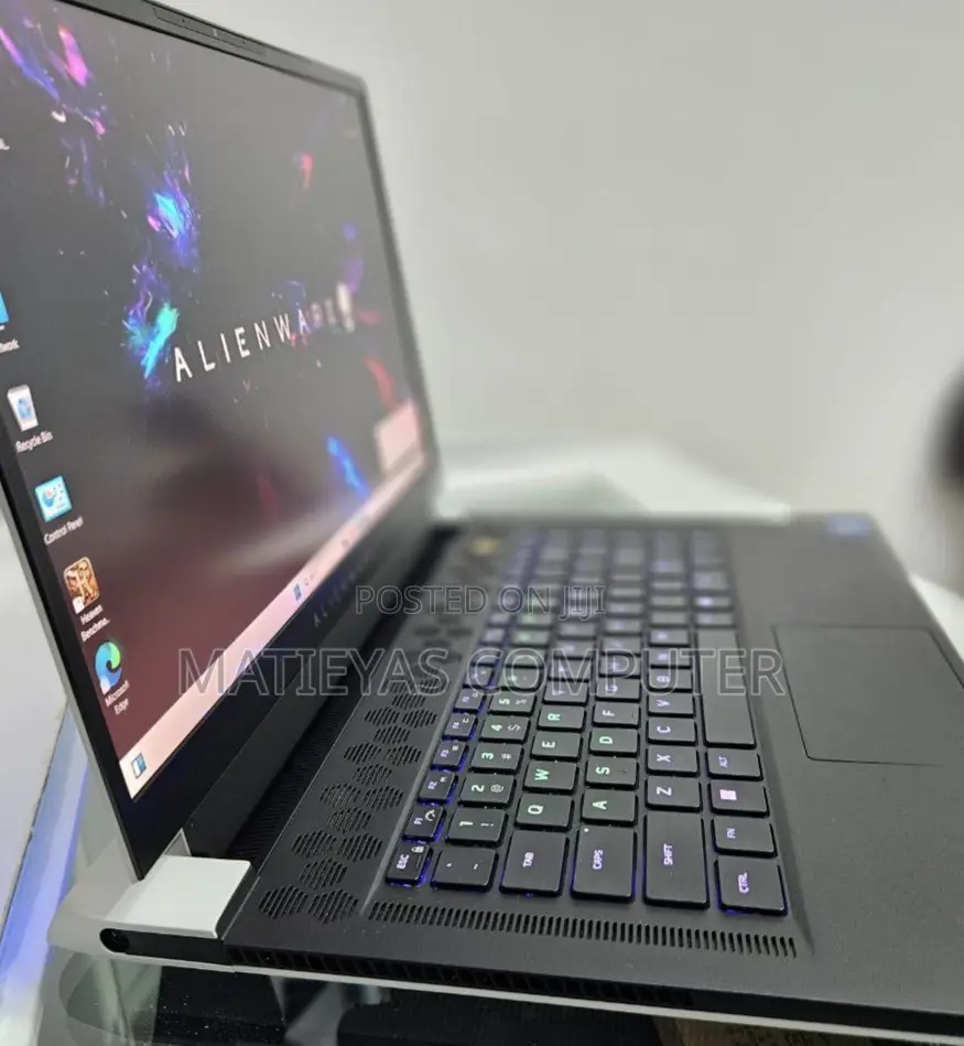 New Laptop Alienware M17x R2 32GB Intel Core I7 SSD 1T