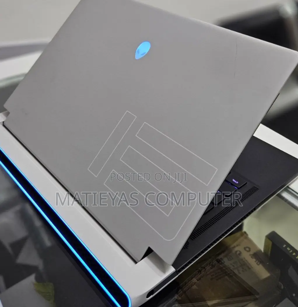 New Laptop Alienware M17x R2 32GB Intel Core I7 SSD 1T