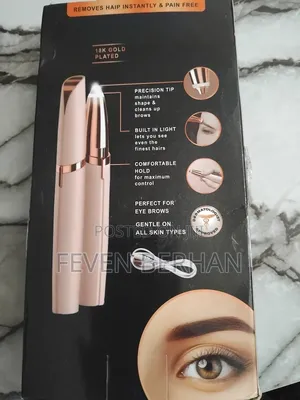 Photo - Flawless Eyebrow Trimmer