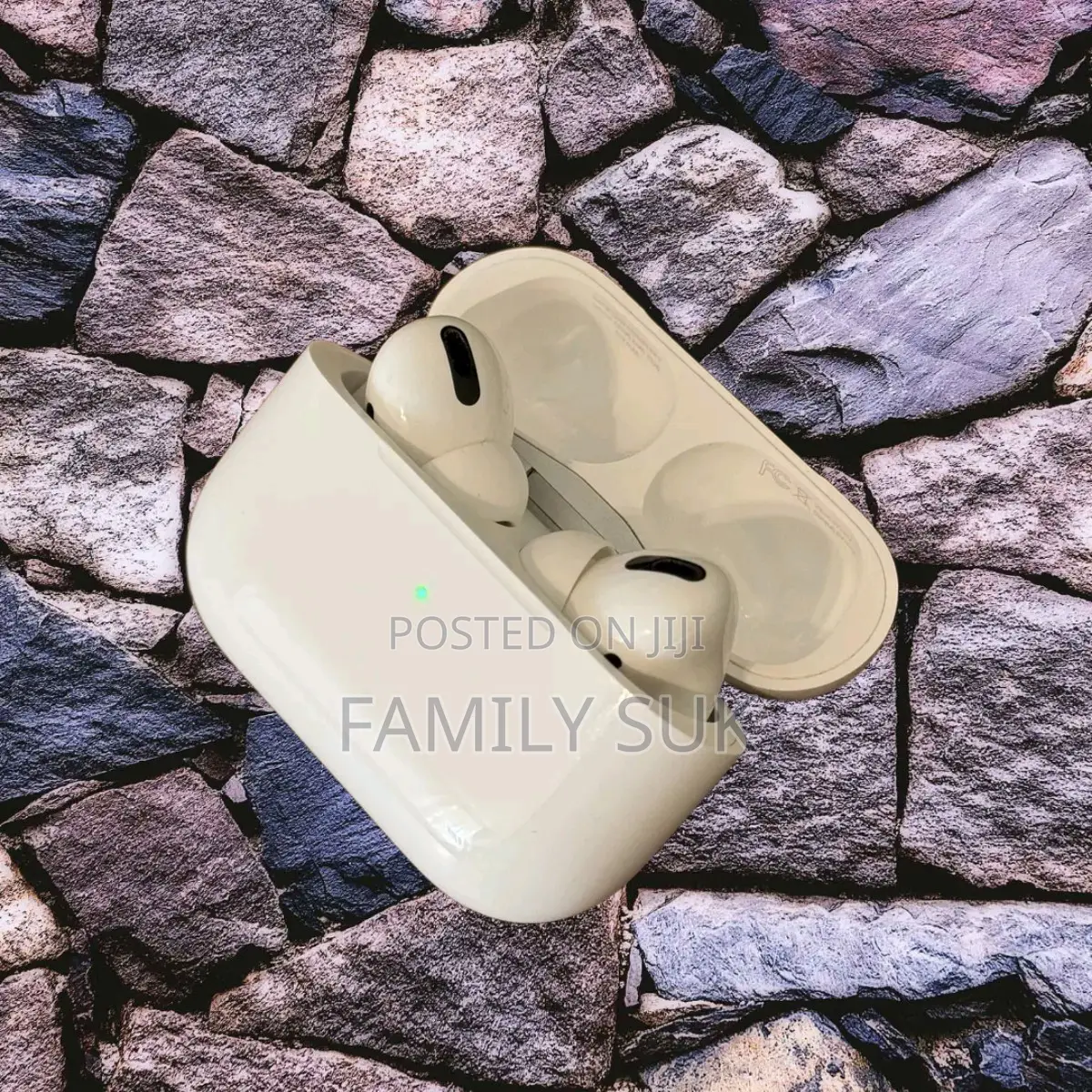 Airpod Pro Earbud Combines Lightweight Build Quality