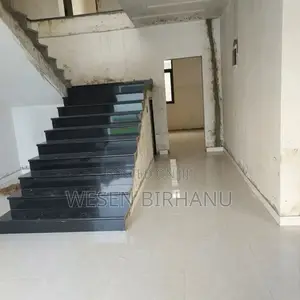 9bdrm House in ሮዘታ, Bole for sale