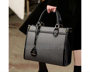 Chic and Elegant Handbag for Modern Women