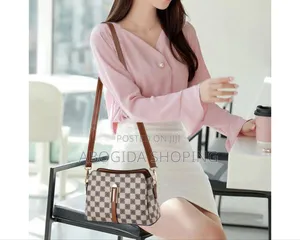Photo - Sophisticated Women’S Handbag for Daily Glam