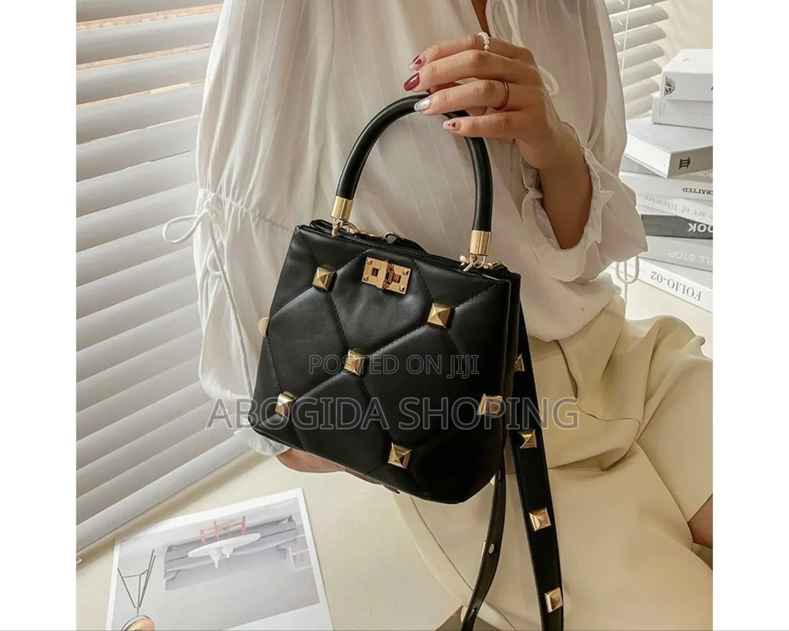 Elegant Handbag With Luxurious Details