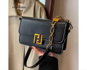 Photo - Elegant Women’S Handbag for Any Occasion