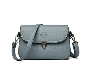 Photo - Chic Women’S Handbag for Everyday Elegance