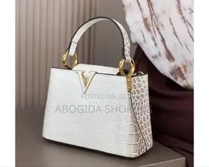 Photo - Elegant Designer Handbag for Refined Women