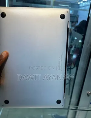 New Laptop Apple MacBook Pro 2022 M2 8GB Apple M2 SSD 256GB