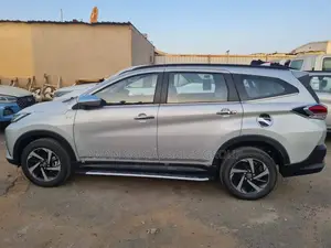 Photo - Toyota Rush 2023 Silver