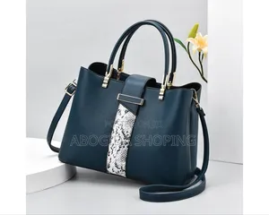 Photo - Luxury Handbag for Timeless Everyday Glam