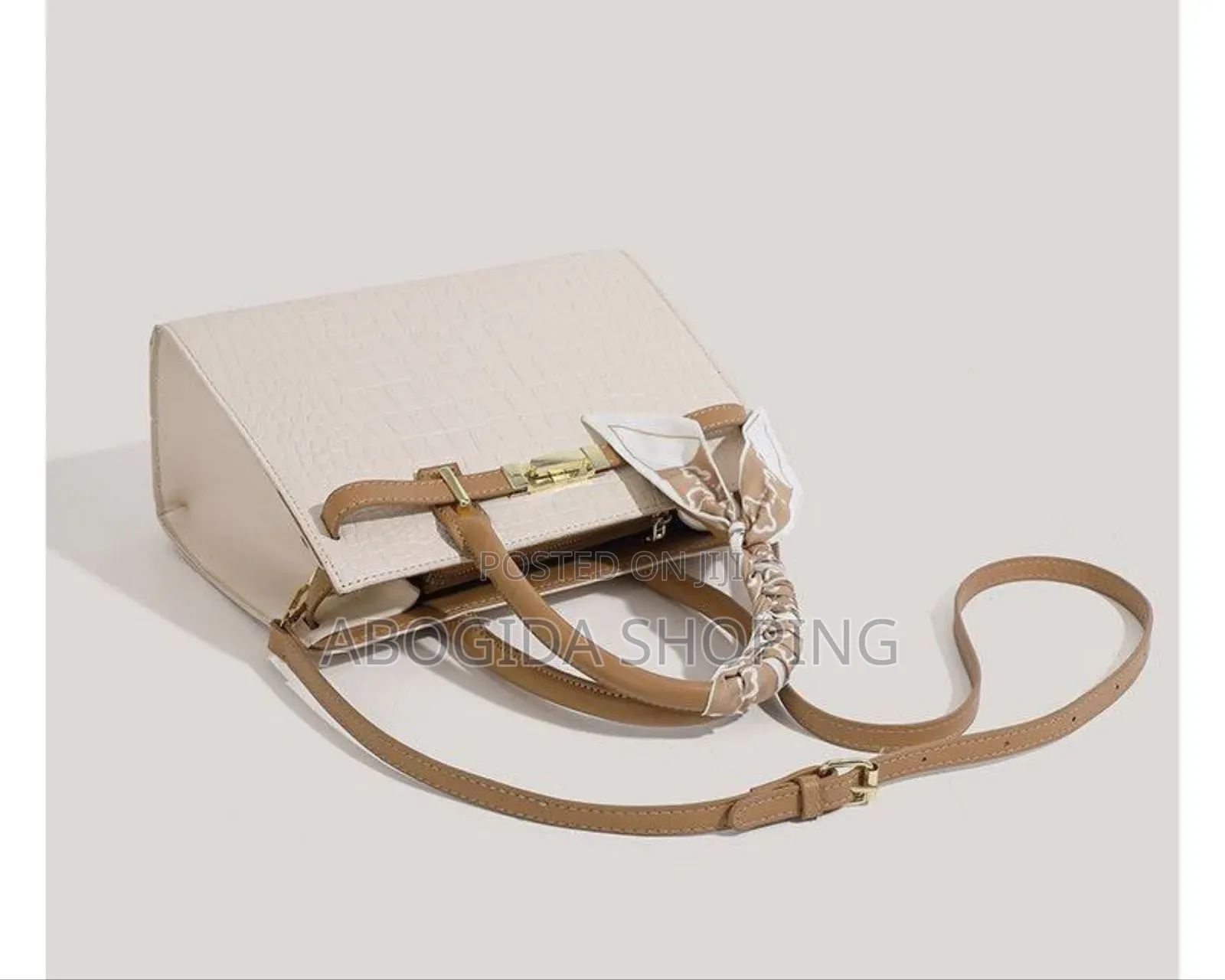 Modern Women’S Handbag With Elegant Accents