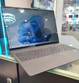 New Laptop Lenovo 8GB AMD Ryzen 7 SSD 512GB