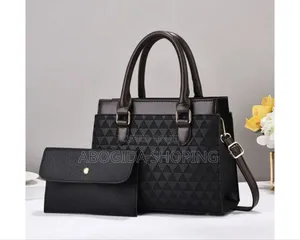 Chic Women’S Handbag With a Touch of Glam