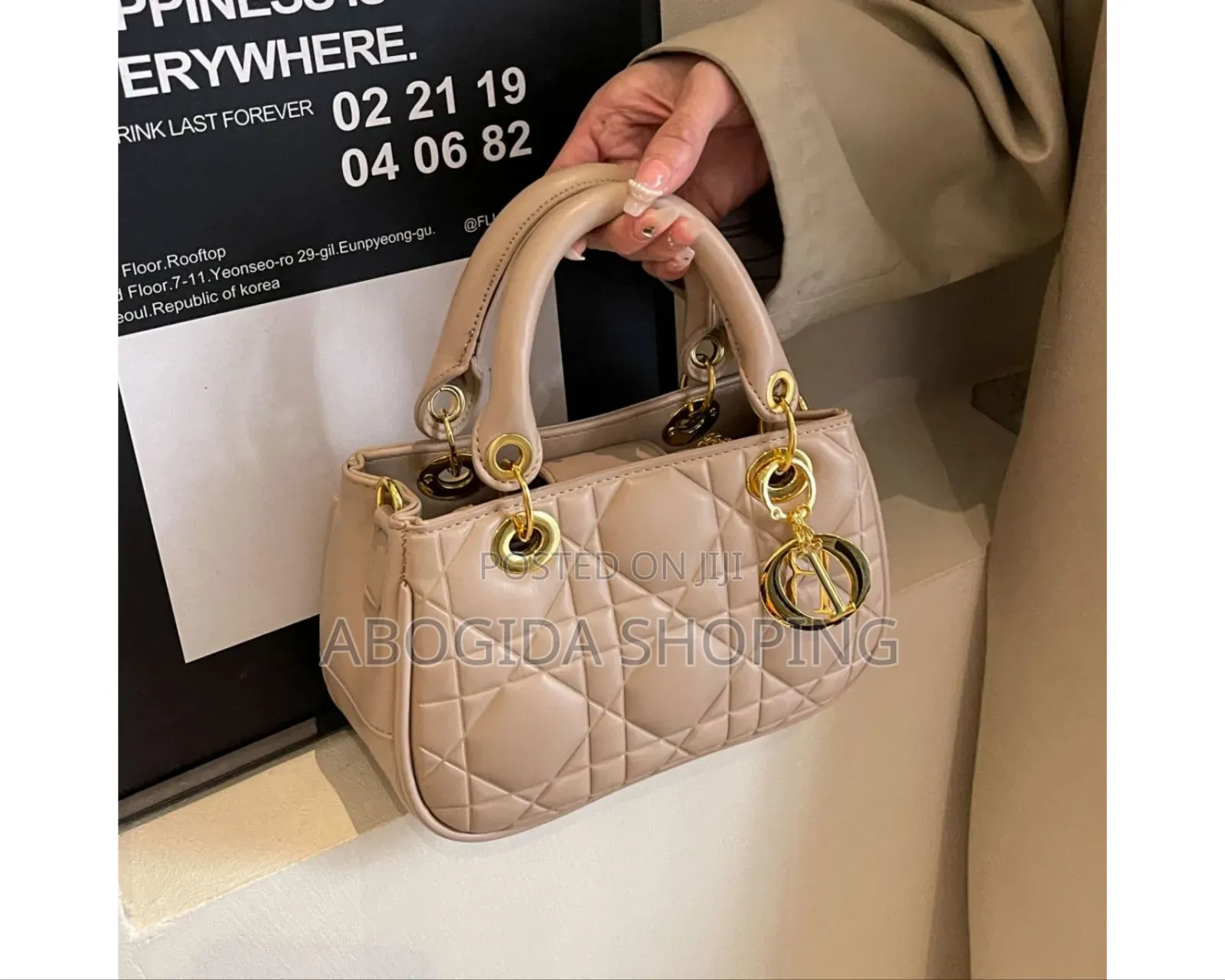 Elegant Women’S Handbag for Everyday Sophistication