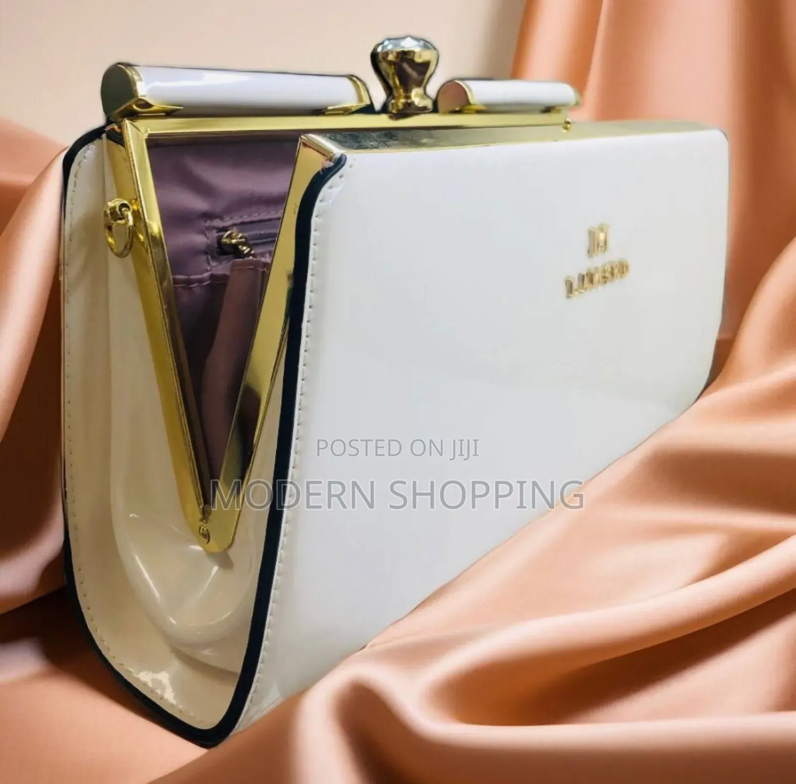 Versatile Chic: Modern Satchel Handbag