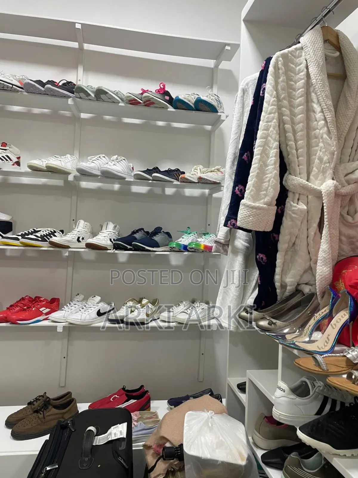 # የልጆች ጫማ እና ልብስ ሱቅ ሽያጭ አሰከነቃዉ