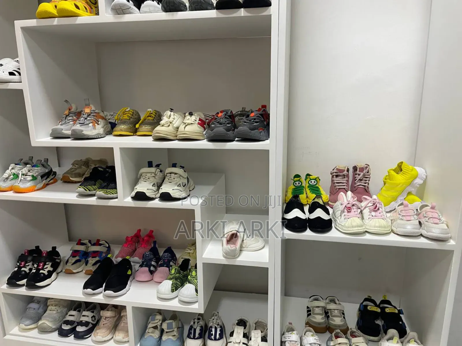 # የልጆች ጫማ እና ልብስ ሱቅ ሽያጭ አሰከነቃዉ