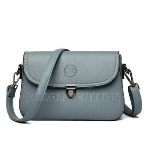 Minimalist Luxury: Sleek Leather Shoulder Bag