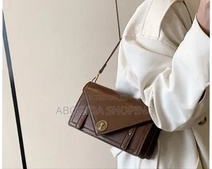 Photo - Glamorous Handbag for the Modern Woman