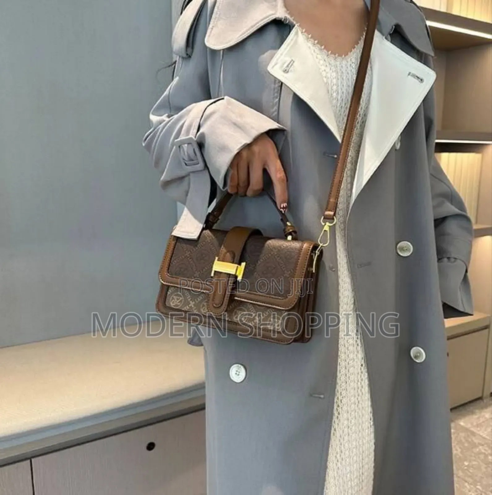 Elegant Essentials: Compact Designer Tote Bag