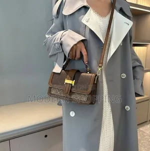 Elegant Essentials: Compact Designer Tote Bag