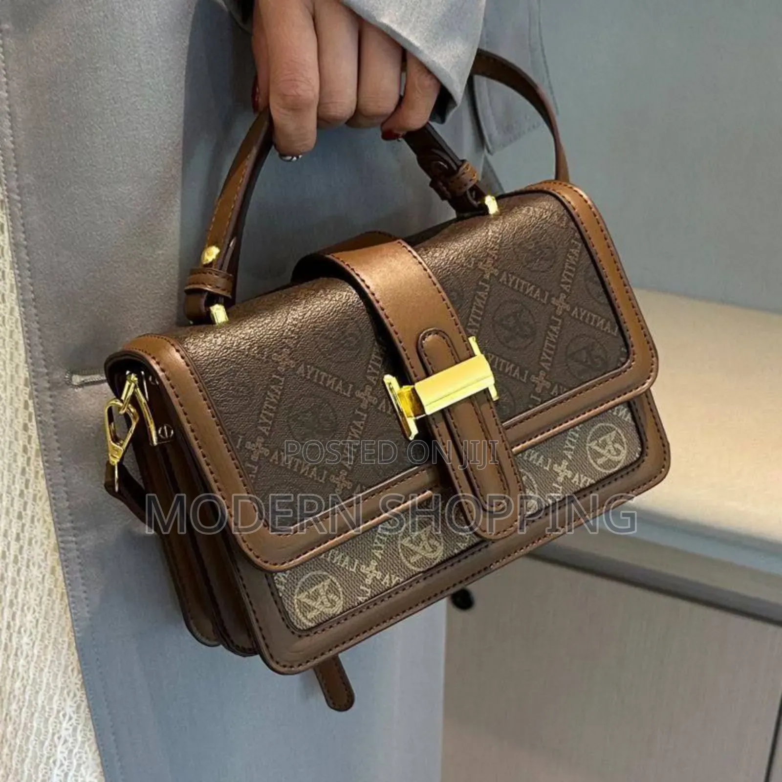 Elegant Essentials: Compact Designer Tote Bag