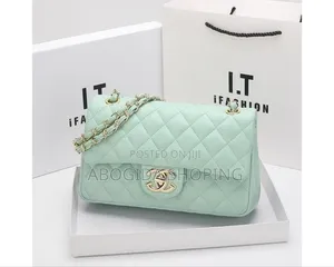 Photo - Sophisticated Handbag With Stunning Details