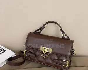 Photo - Chic Women’S Handbag That Stands Out