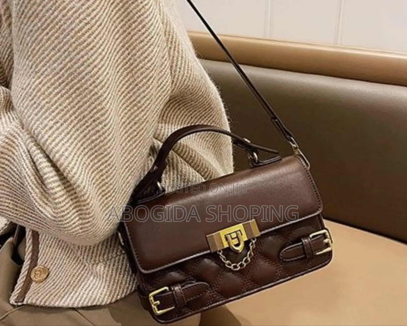 Chic Women’S Handbag That Stands Out