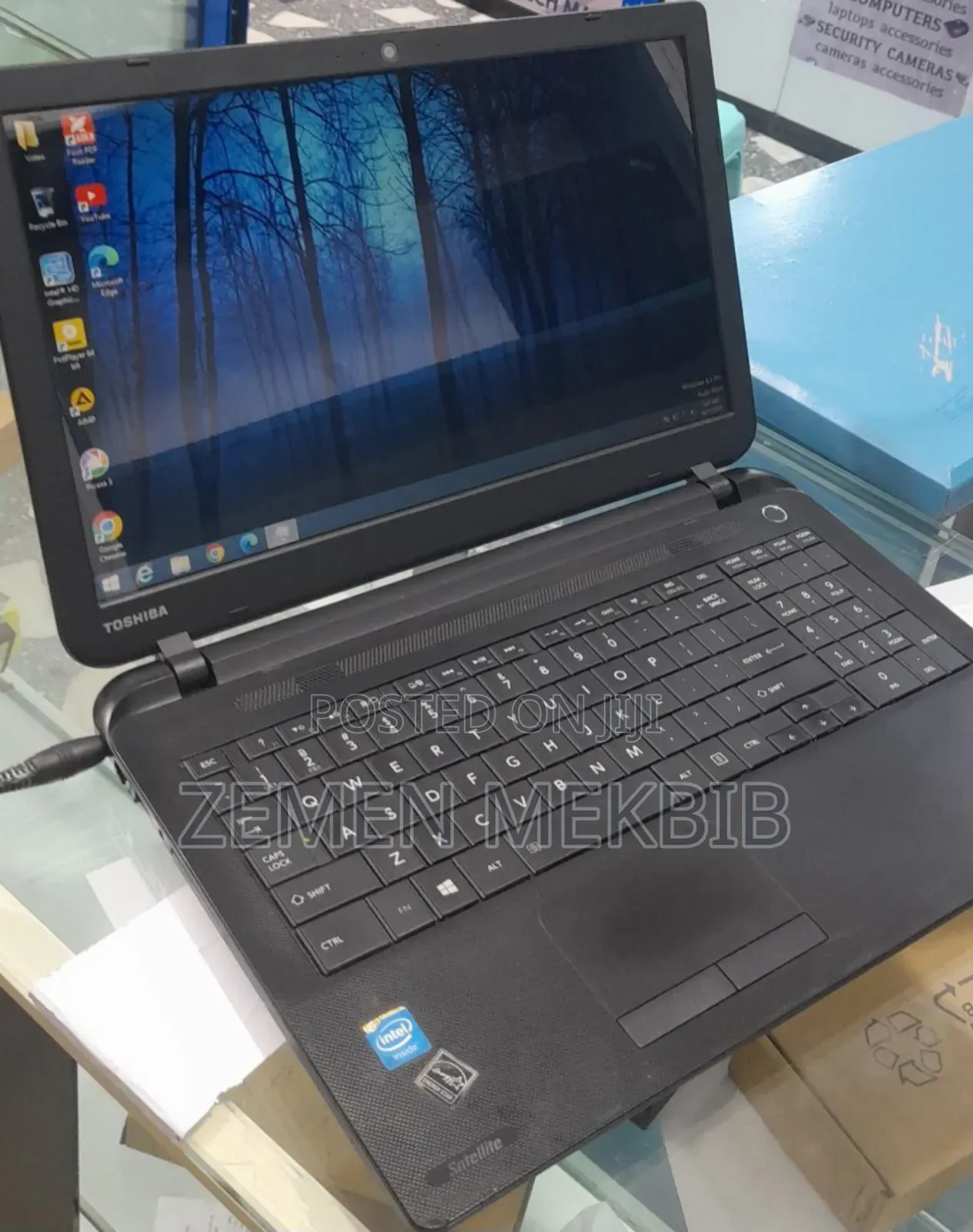 New Laptop Toshiba 4GB Intel Xeon HDD 500GB