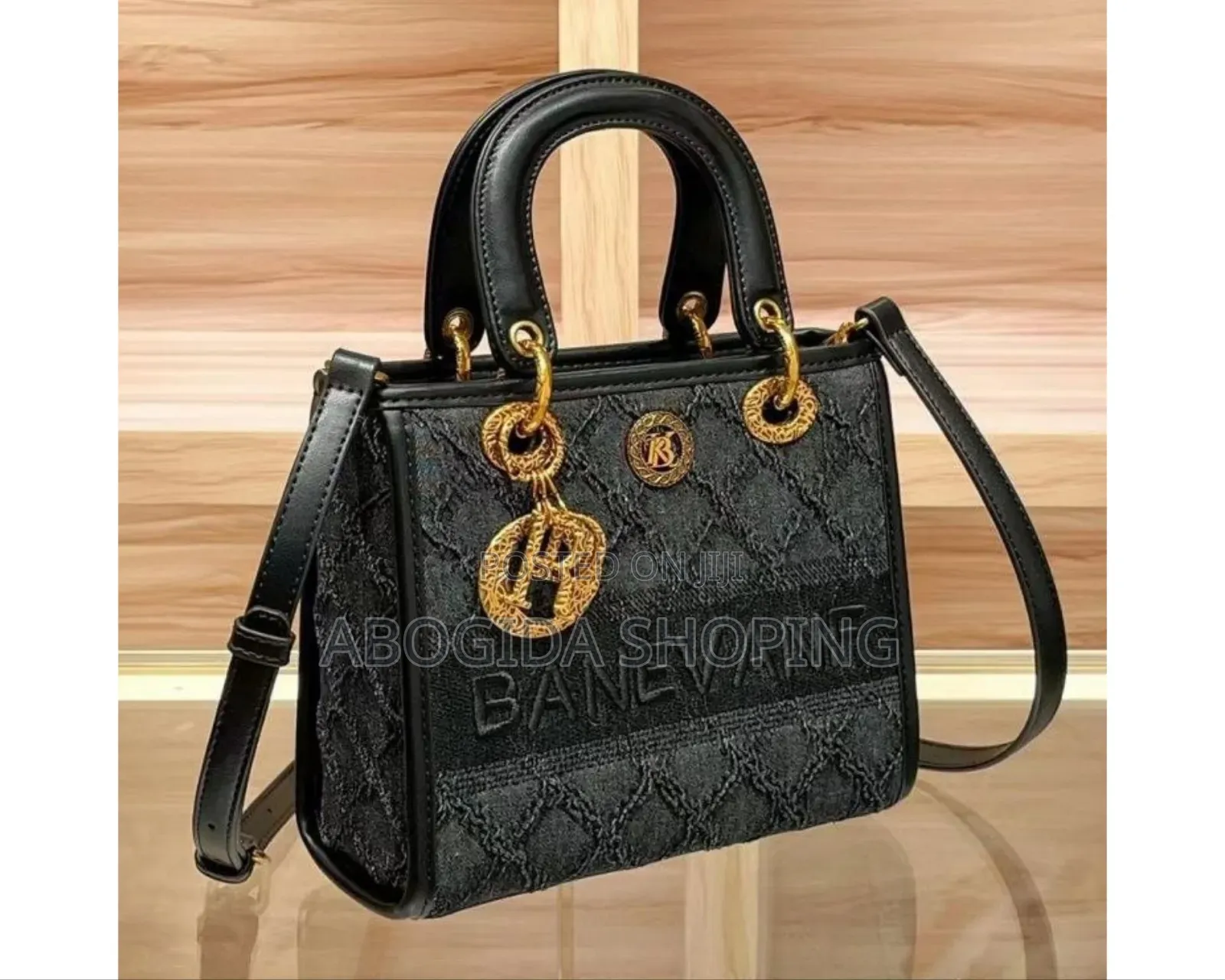 Sophisticated Handbag for the Style Enthusiast