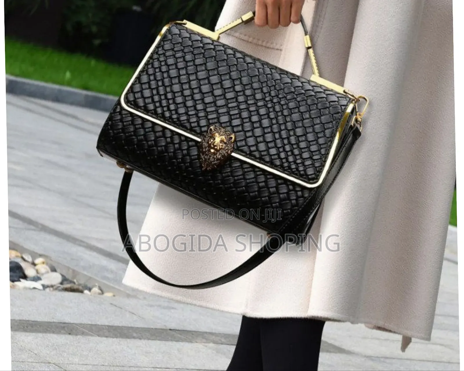 Elegant Handbag That Completes Your Wardrobe