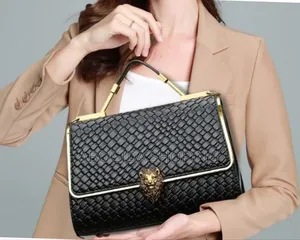 Elegant Handbag That Completes Your Wardrobe
