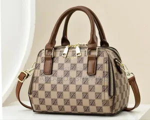 Photo - Chic Designer Handbag With a Touch of Glam