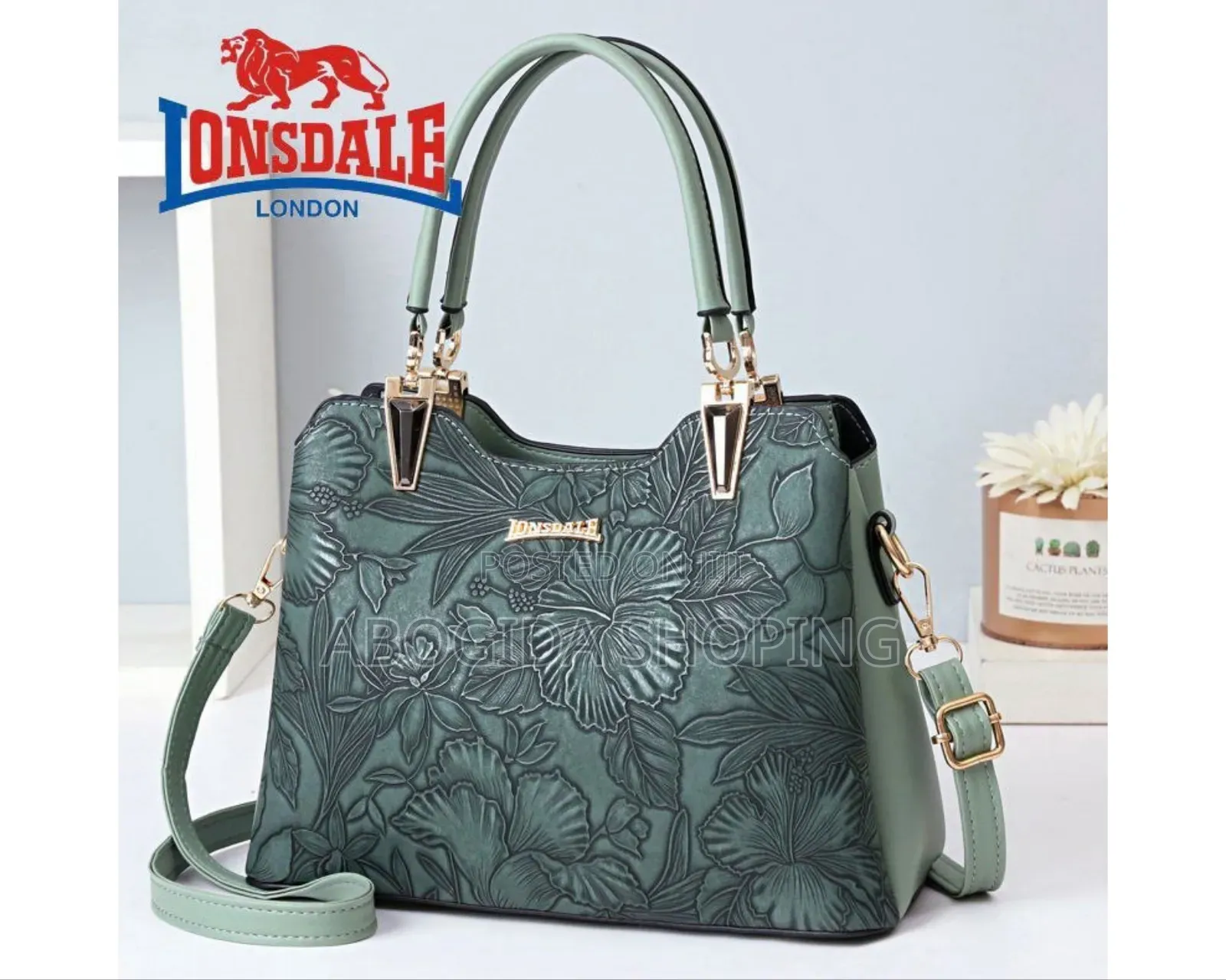 Luxury Women’S Handbag With Timeless Charm