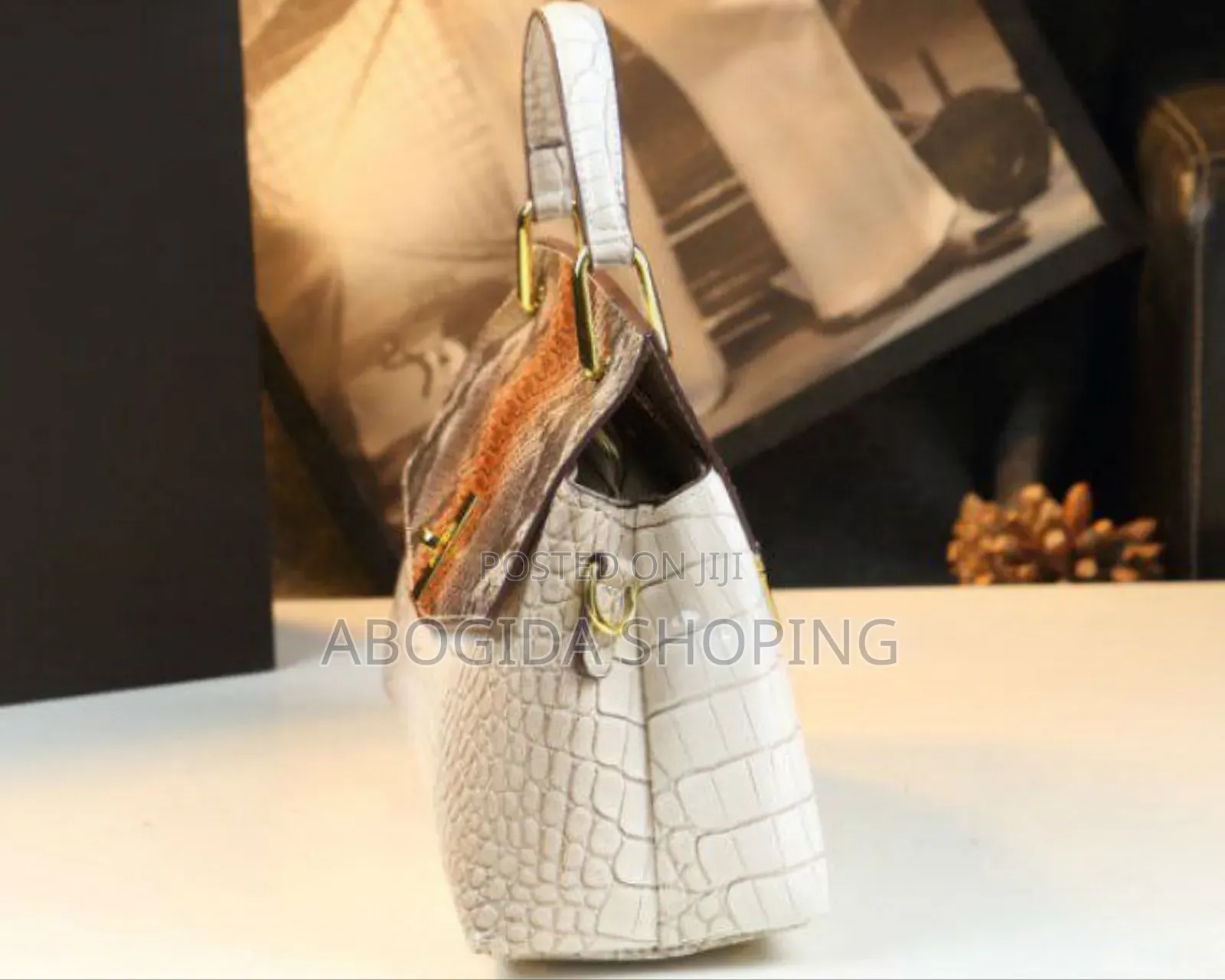 Stylish Handbag That Combines Class and Comfort