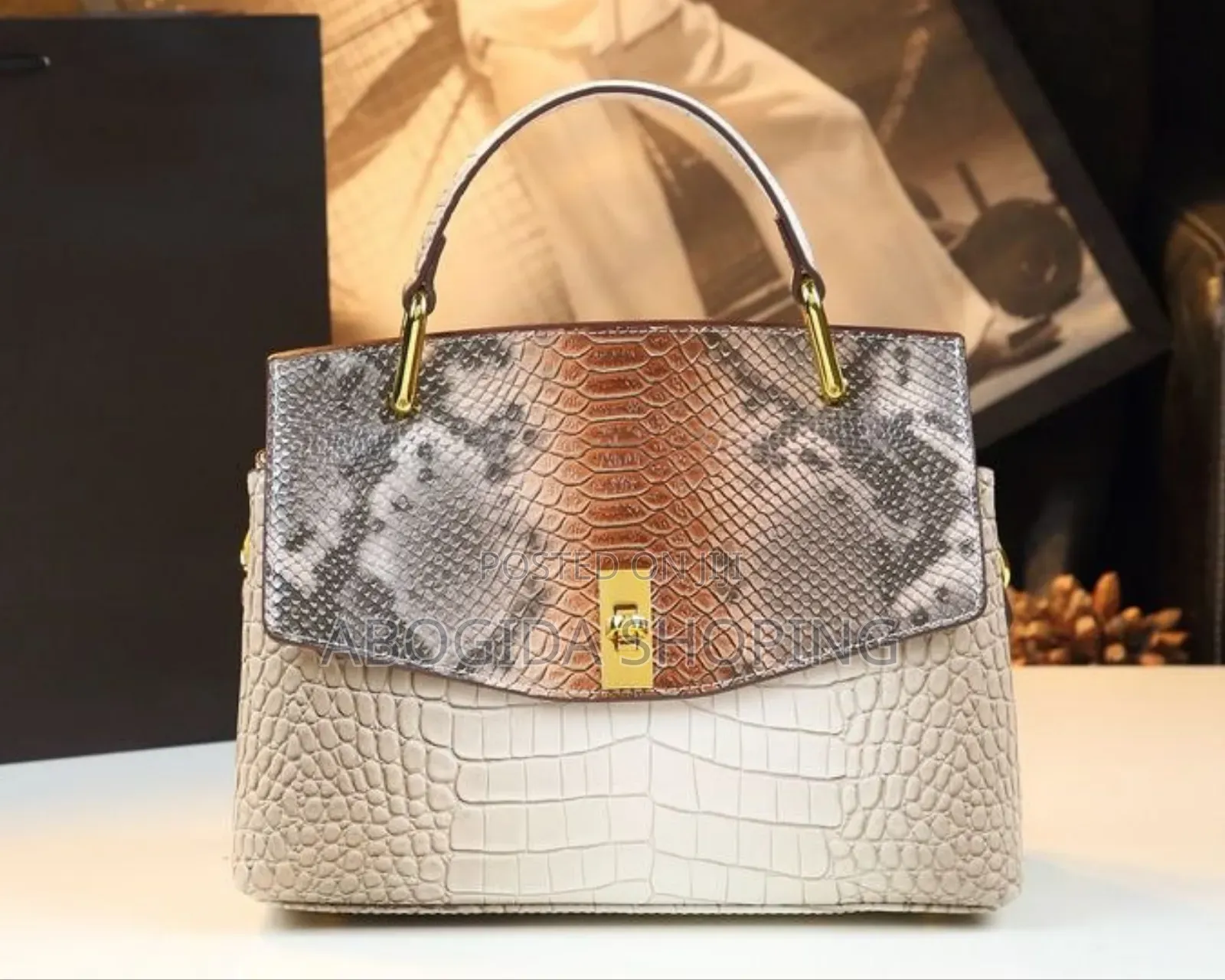 Stylish Handbag That Combines Class and Comfort