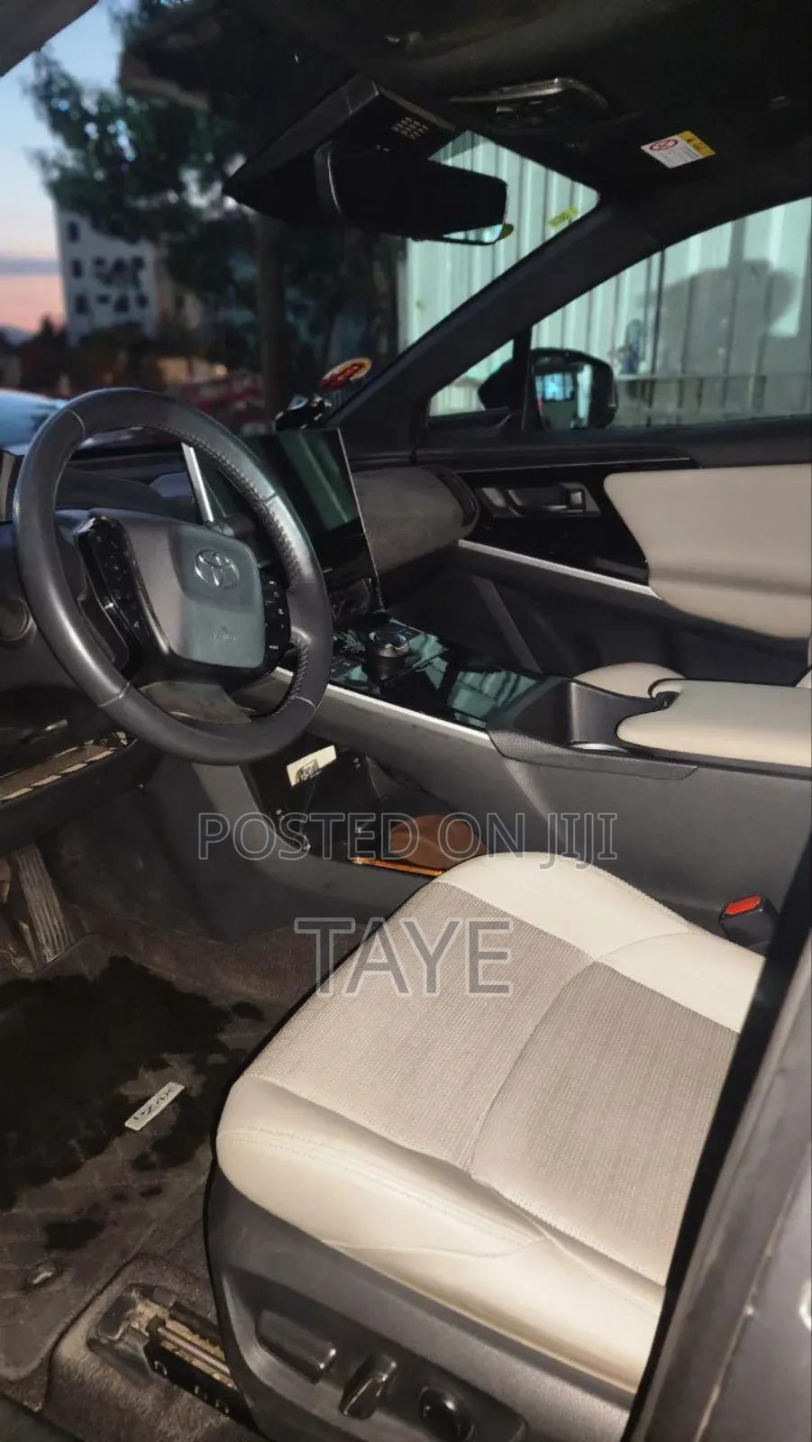 Toyota bZ4X 2023 Silver