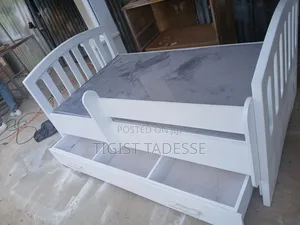 የልጆች አልጋ ፅድት ብሎ የተሠራ 100*170cm