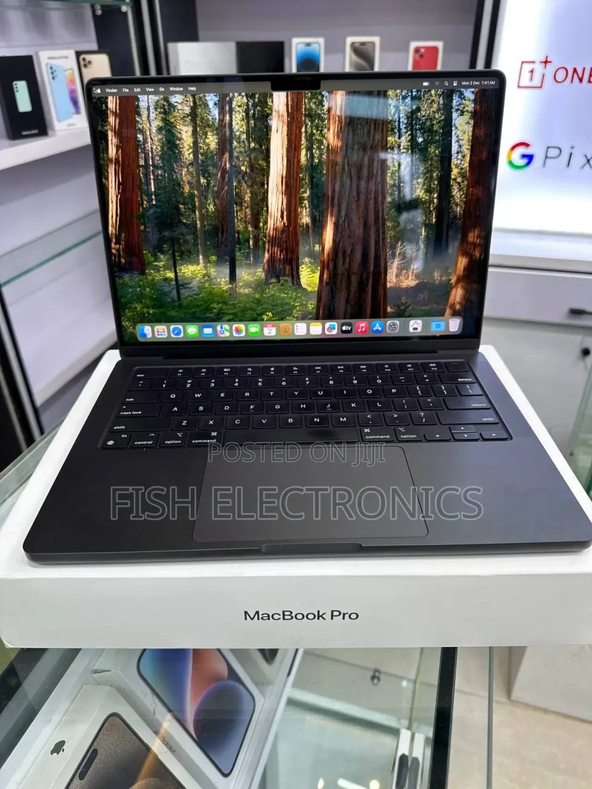 New Apple MacBook Pro 2023 M3 14-Inch 18GB Apple M3 Pro SSD 512GB