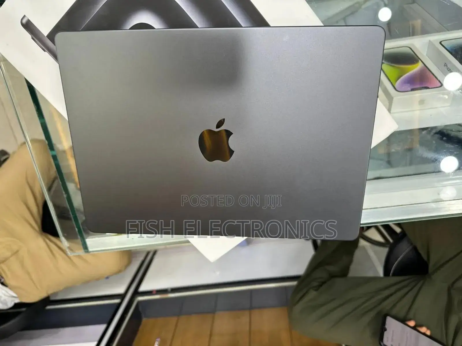 New Apple MacBook Pro 2023 M3 14-Inch 18GB Apple M3 Pro SSD 512GB