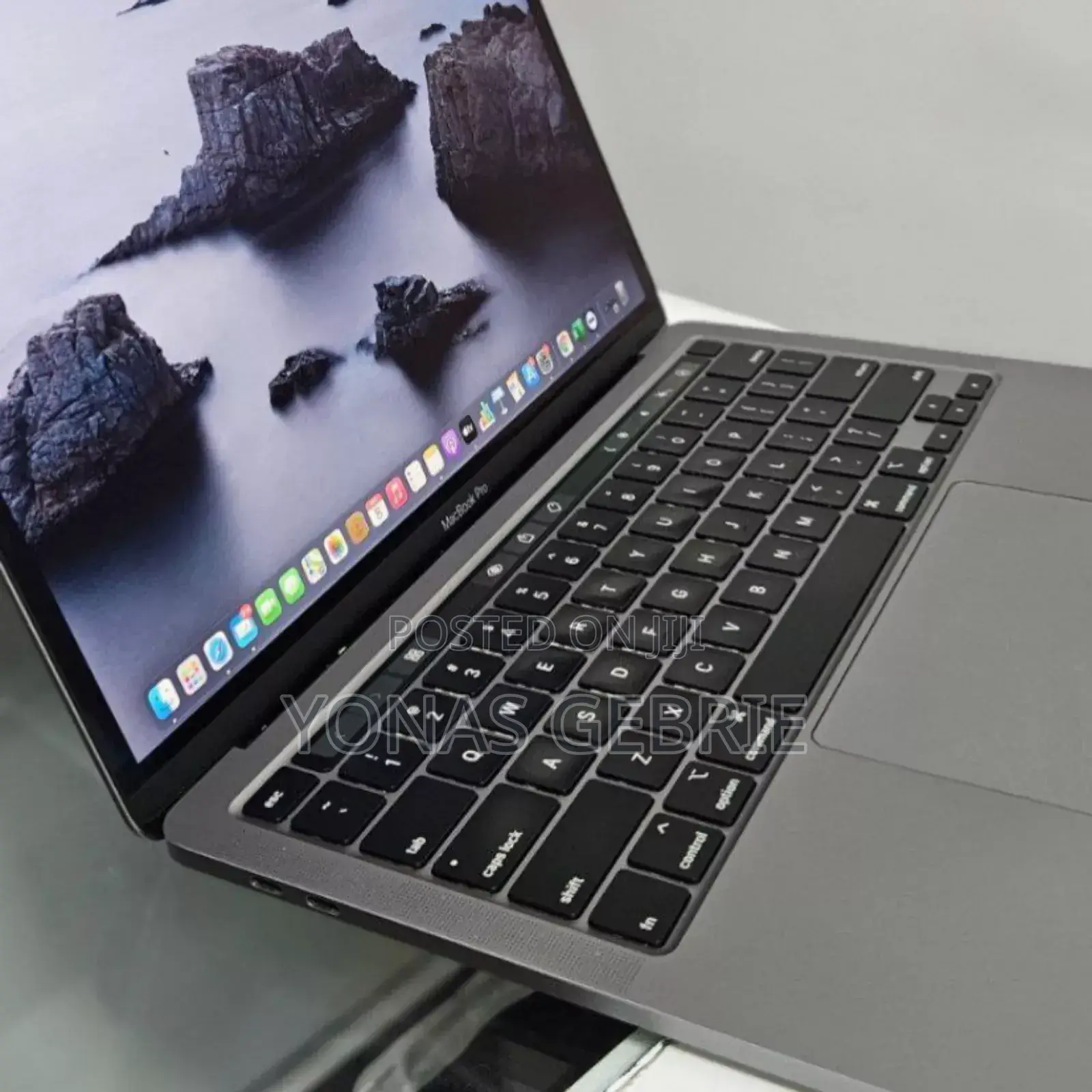 New Laptop Apple MacBook Pro 2019 8GB Intel Core I5 SSD 256GB