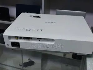 HIGH QUALITY SONY Dx 102 PROJECTOR Brand New Sony