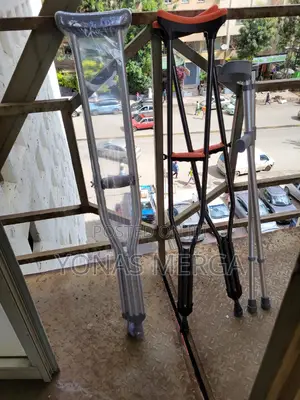 Photo - Auxiliary Elbow Crutches Avaliable樂kranch寥crutches爸crunch