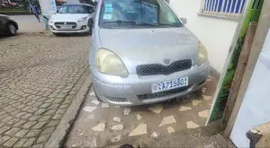 Photo - Toyota Vitz 2004 Silver
