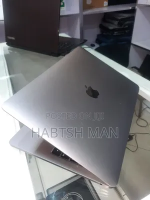 New Laptop Apple MacBook Pro 2019 8GB Intel Core I5 SSD 256GB